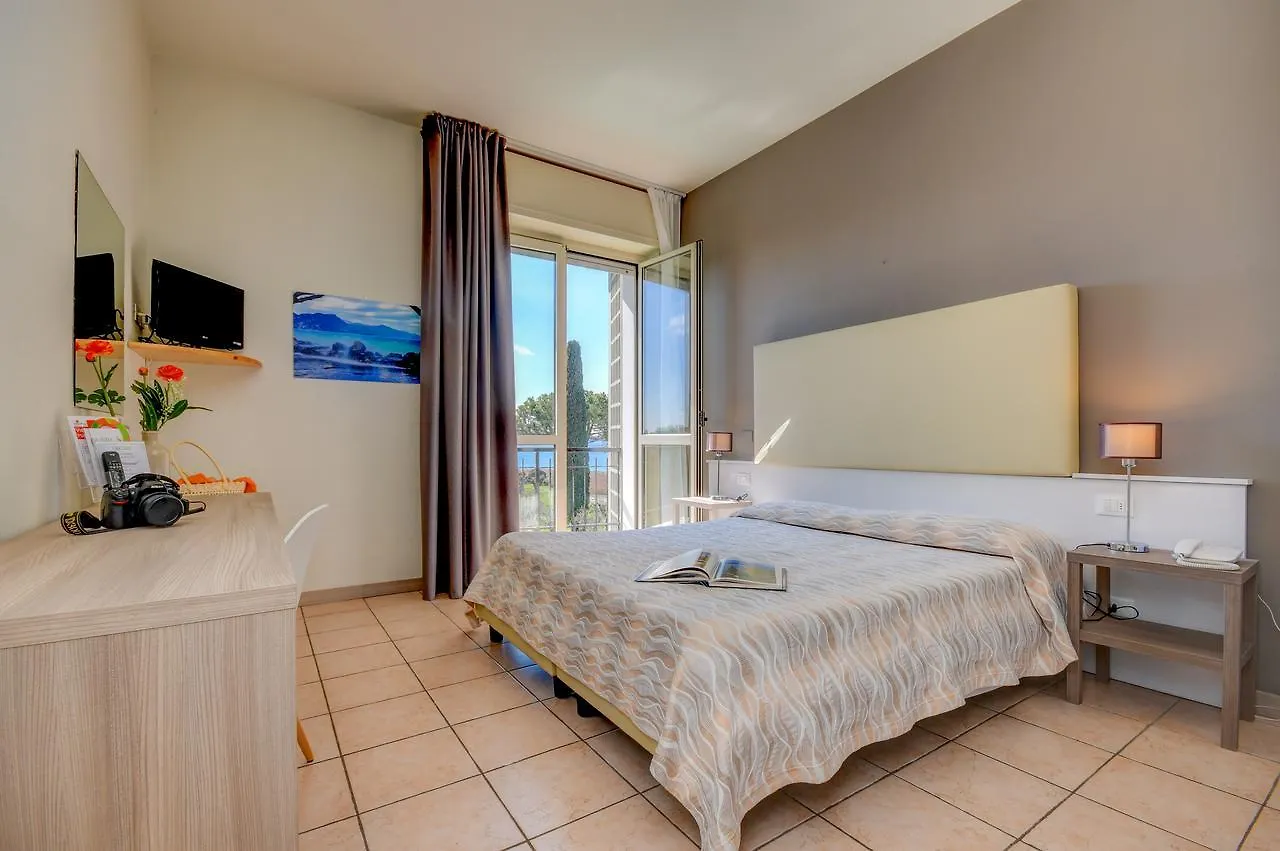 Hotel Miramar Сирмионе